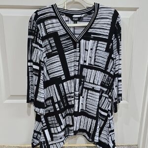 Investments Black & White Geometric V-Neck Tunic